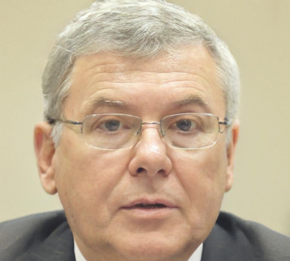 Iván Cortés, instructor de finanzas y gestión presupuestaria